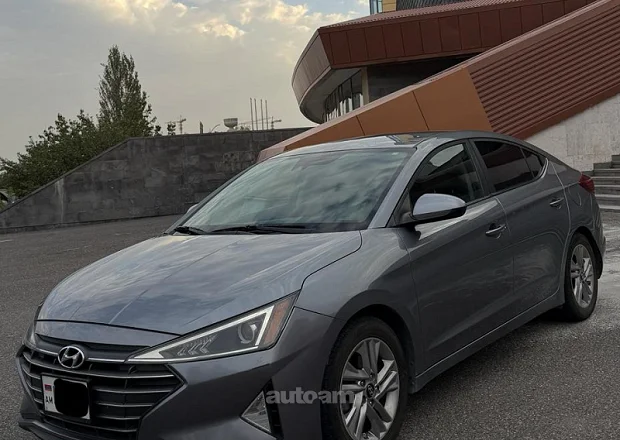 Hyundai Elantra 2018 — լուսանկար 3
