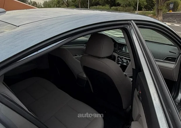 Hyundai Elantra 2018 — լուսանկար 8