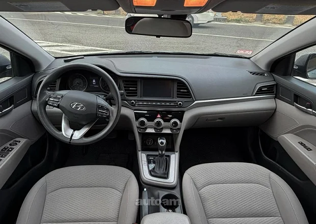 Hyundai Elantra 2018 — լուսանկար 7