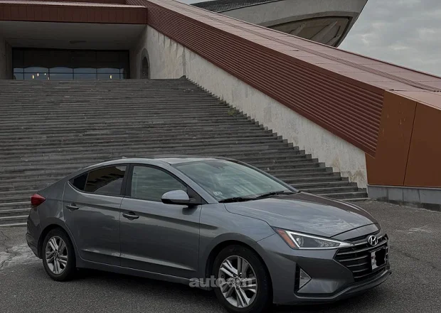 Hyundai Elantra 2018 — լուսանկար 1