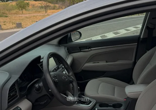 Hyundai Elantra 2018 — լուսանկար 6