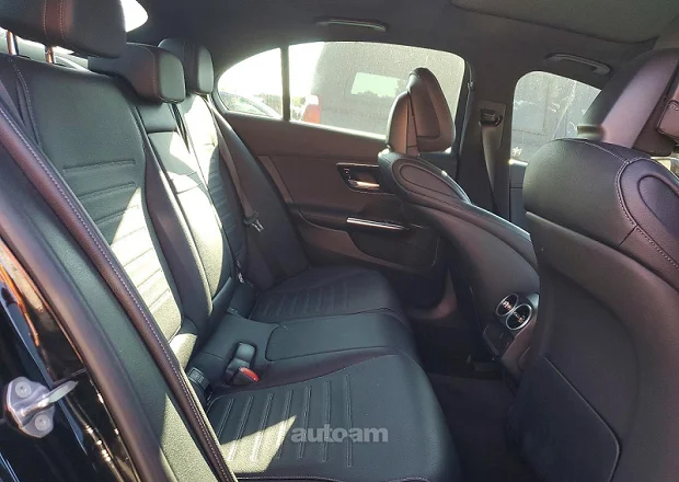 Mercedes-Benz C 300 2023 — լուսանկար 7