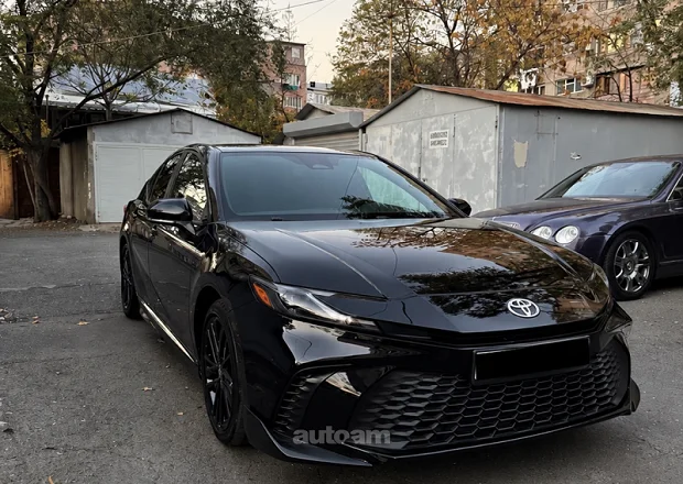 Toyota Camry 2025 — լուսանկար 1