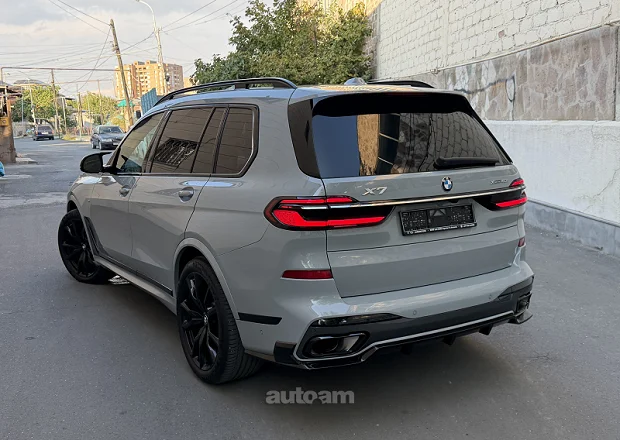 BMW X7 2023 — լուսանկար 9