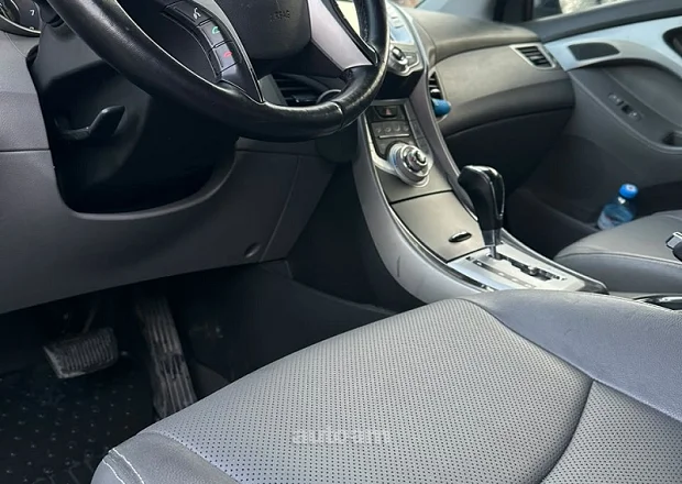 Hyundai Elantra 2011 — լուսանկար 3