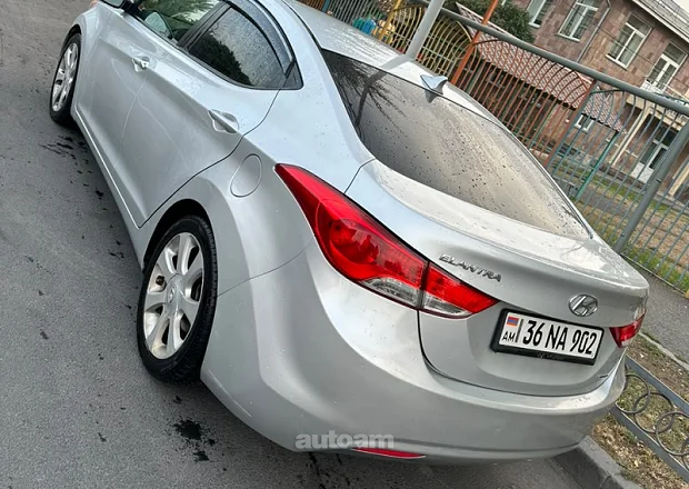 Hyundai Elantra 2011 — լուսանկար 6
