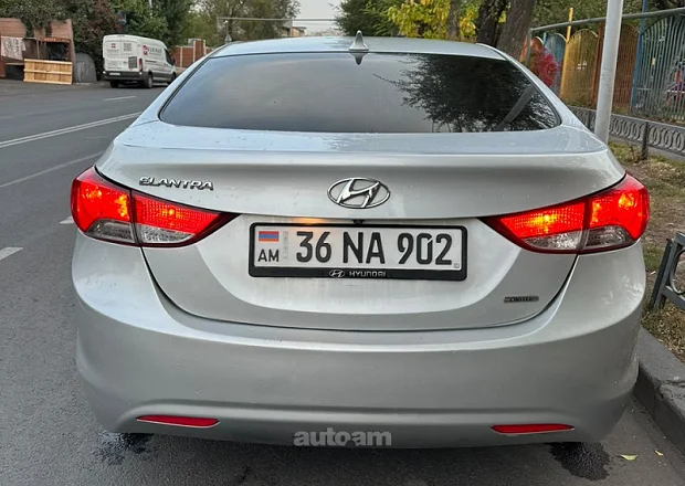 Hyundai Elantra 2011 — լուսանկար 4