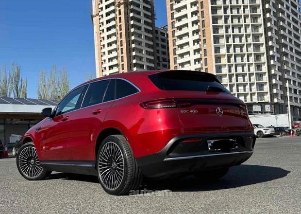 Mercedes-Benz EQC 2020 — фото 12