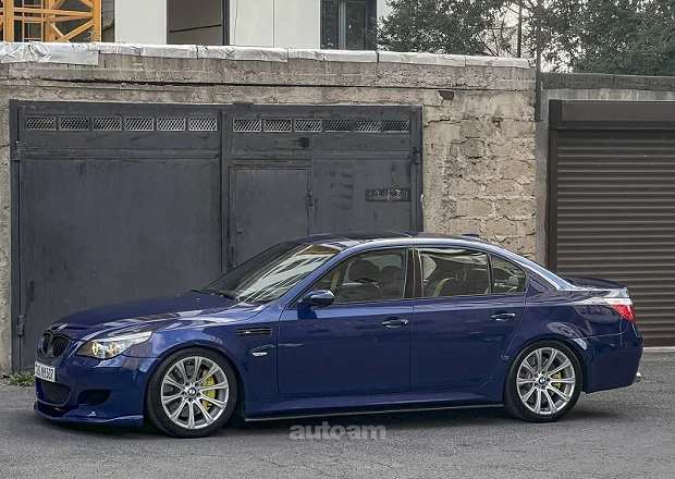 BMW M5 2008 — լուսանկար 2