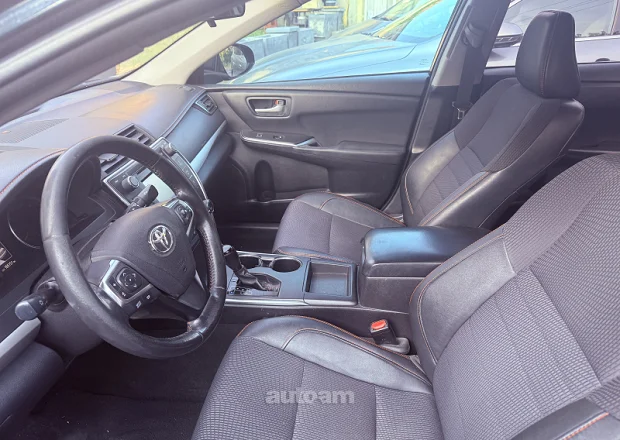 Toyota Camry 2016 — фото 6