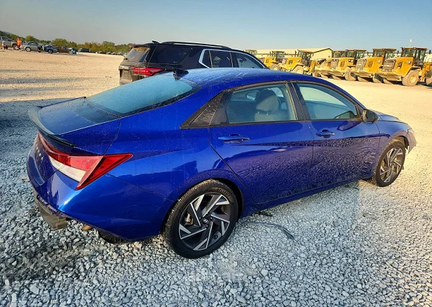 Hyundai Elantra 2025 — լուսանկար 3