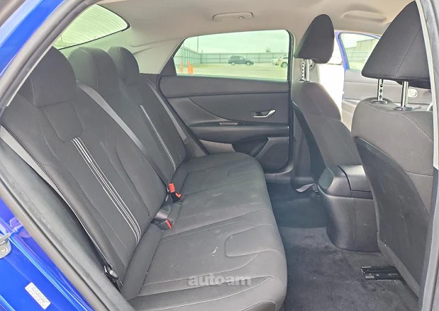 Hyundai Elantra 2023 — լուսանկար 10