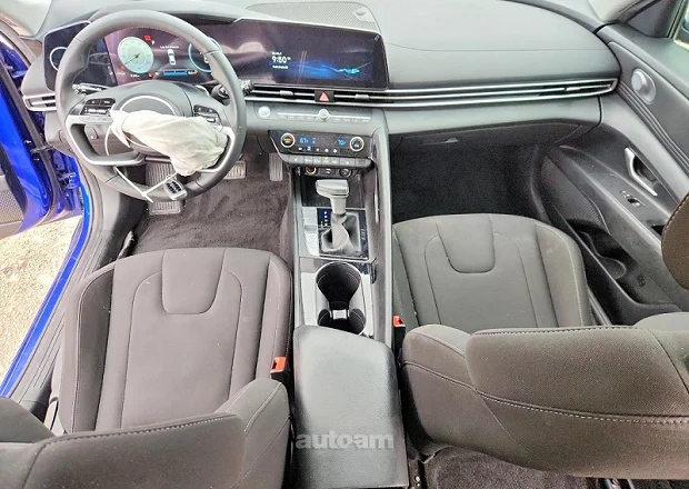 Hyundai Elantra 2023 — լուսանկար 8