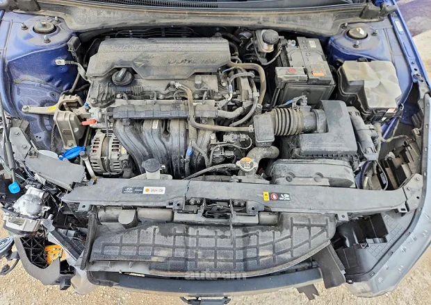 Hyundai Elantra 2023 — լուսանկար 11