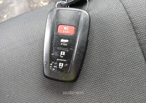 Toyota Corolla 2021 — լուսանկար 13
