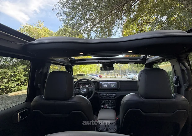 Jeep Wrangler 2023 — լուսանկար 13