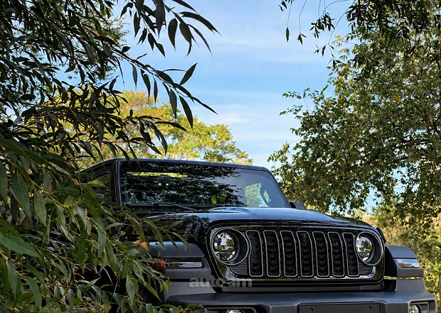Jeep Wrangler 2023 — լուսանկար 1