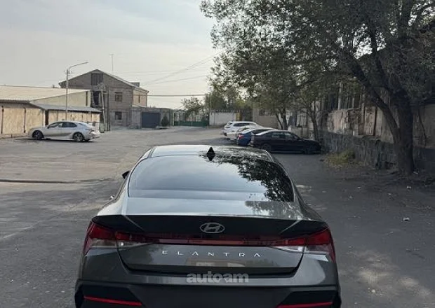 Hyundai Elantra 2024 — фото 5