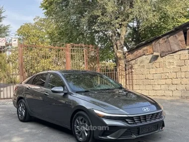 Hyundai Elantra, 2024